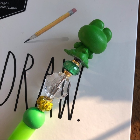 Disney Doorables: Peter Pan: Tick Tock handmade beaded pen - Picture 3 of 3